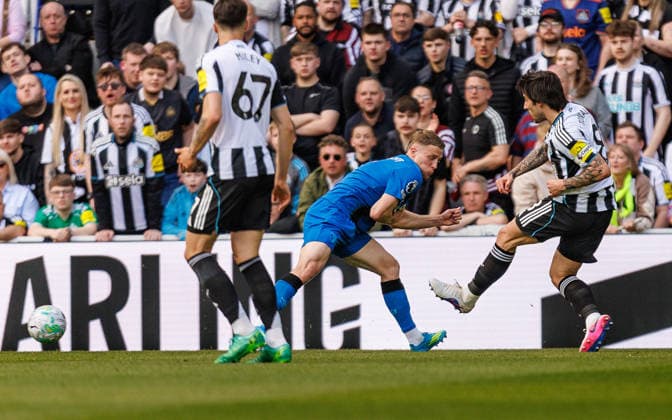 18th April 2026; St James Park, Newcastle, England; Premier League Football, Newcastle United versus Bournemouth; Sandro Tonali of Newcastle United takes a shot at goal WMxSportsxMedia