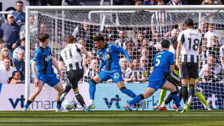 18th April 2026; St James Park, Newcastle, England; Premier League Football, Newcastle United versus Bournemouth; Harvey Barnes of Newcastle United takes a shot at goal WMxSportsxMedia