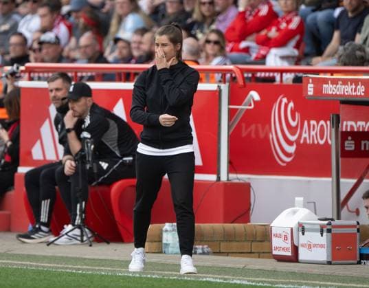 Soccer, Men, Season 2025 2026, 1 Bundesliga 30 Matchday , 1 FC Union Berlin VfL Wolfsburg, Coach Marie Louise Eta 1 FC Union Berlin , 18 04 2026, Copyright: xMatthiasxKochx