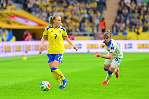 Strawberry Arena SOLNA, SWEDEN - APRIL 18: Matilda Vinberg of Sweden and Milica Bulatovic of Serbia in the World Cup 2027 qualifier match between Sweden and Serbia at Strawberry Arena on April 18, 2026 in Solna, Sweden. (Peter Sonander SPP) Copyright: xPeterxSonander SPPx Sportspressphoto_SPR132099