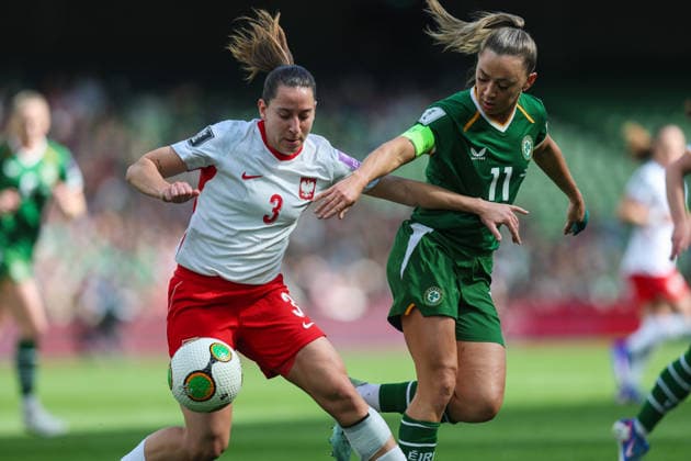 2027 FIFA Women s World Cup Qualifier, Aviva Stadium, Dublin 18 4 2026 Republic of Ireland vs Poland Ireland s Katie McCabe with Poland s Wiktoria Zieniewicz Katie McCabe with Wiktoria Zieniewicz 18 4 2026  Copyright: x INPHO RyanxByrnex RB1_7086