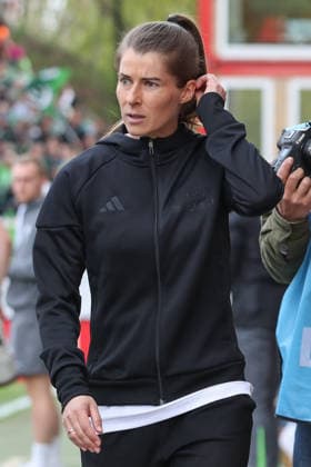 18 04 2026, xtgx, Soccer 1 Bundesliga, 1 FC Union Berlin VfL Wolfsburg emspor, v l Marie Louise Eta Union Berlin, Coach DFL DFB REGULATIONS PROHIBIT ANY USE OF PHOTOGRAPHS as IMAGE SEQUENCES and or QUASI VIDEO Berlin
