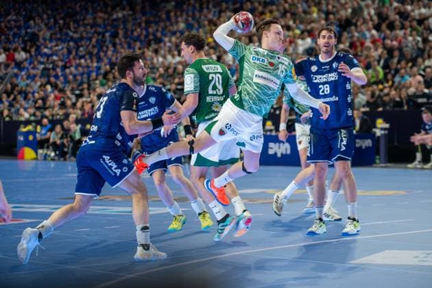 Tobias Grondahl, back court, Fuechse Berlin 15 , Hendrik Wagner, back court TBV Lemgo Lippe 28 , Tim Suton, back court TBV Lemgo Lippe 23 , TBV Lemgo Lippe vs Fuechse Berlin, DHB Pokal Maenner, Herren, 5 Spieltag, Halbfinale, Daikin HBL, Lidl Final 4, 18 04 2026 Köln NRW Deutschland Copyright: xkolbert-press MartinxWdziecznyx