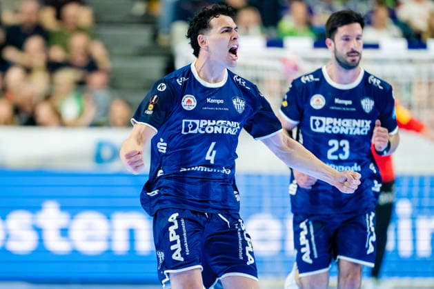 Cologne, 18 04 2026, Handball, Men, Lidl Final4, DHB Cup, Semi-final, TBV Lemgo Lippe Füchse Berlin Samuel Zehnder TBV Lemgo, 4 cheers after a goal Cologne Lanxess Arena NRW Germany