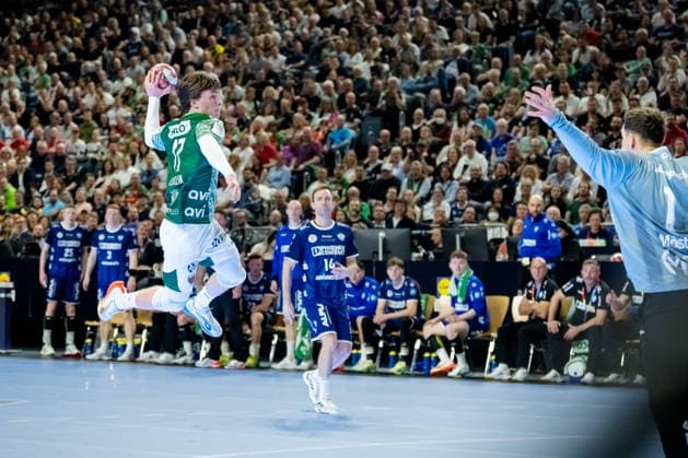 Cologne, 18 04 2026, Handball, Men, Lidl Final4, DHB Cup, Semi-final, TBV Lemgo Lippe Füchse Berlin Nils Lichtlein Füchse Berlin, 17 on goal throw Cologne Lanxess Arena NRW Germany