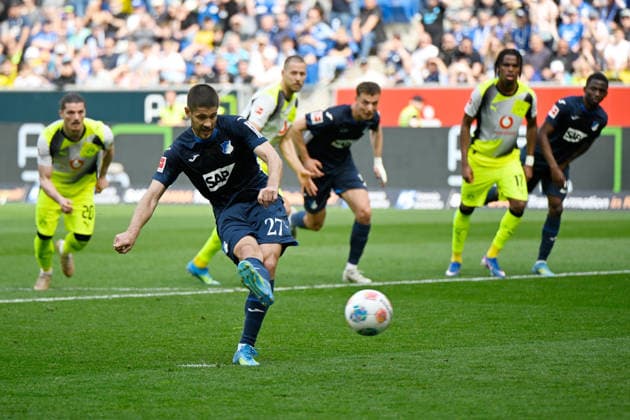 Sport Bilder des Tages Sinsheim, Pre-Zero-Arena, 18.04.26, GER, Herren, 1.Bundesliga, Saison 2025-2026, TSG 1899 Hoffenheim - Borussia Dortmund Bild: Andrej KRAMARIC (Hoffenheim) macht das Tor zum 1:0 DFL regulations prohibit any use of photographs as image sequences and or quasi-video. Baden-Wuerttemberg Deutschland *** Sinsheim, Pre Zero Arena, 18 04 26, GER, Herren, 1 Bundesliga, Saison 2025 2026, TSG 1899 Hoffenheim Borussia Dortmund Bild Andrej KRAMARIC Hoffenheim macht das Tor zum 1 0 DFL regulations prohibit any use of photographs as image sequences and or quasi video Baden Wuerttemberg Germany