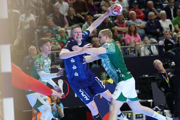 GER, Lanxess Arena Koeln, HBL, LIDL FINAL4, Men, 1 Semifinal TVB Lemgo Lippe vs Fuechse Berlin 18 04 2026, Lanxess Arena , Koeln , GER, Lanxess Arena Koeln, HBL, LIDL FINAL4, Men, 1 Semifinal TVB Lemgo Lippe vs Fuechse Berlin, in the picture Niels Versteijnen TBV Lemgo 25 , throws from the corner nordphotoxGmbHx xMeuter nph00351