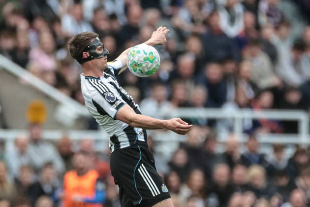 Premier League: Newcastle Untied v Bournemouth Sven Botman of Newcastle Untied controls the ball during the Premier League match Newcastle Untied vs Bournemouth at St. James s Park, Newcastle, United Kingdom on 18 April 2026 (Photo by Mark Cosgrove News Images) Newcastle St. James s Park Tyne and Wear United Kingdom Copyright: xMarkxCosgrove NewsxImagesx