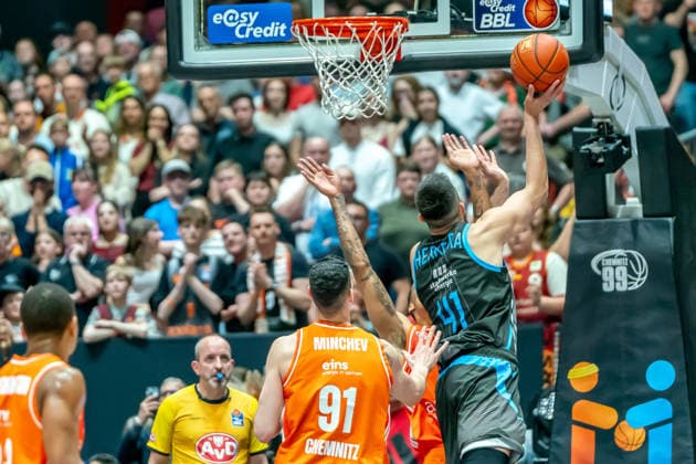 Chemnitz, Germany 18 April 2026 1 BBL 2025 2026 Sp 30 Niners Chemnitz vs Science City Jena In the picture from left in the duel Yordan Minchev 99 and Alex Herrera Jena Copyright: xFotostandx xNachtigallx