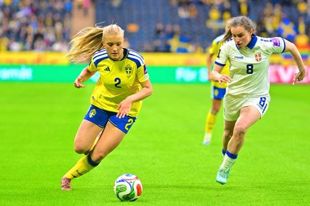 Strawberry Arena SOLNA, SWEDEN - APRIL 18: Smilla Holmberg of Sweden and Dina Blagojevic of Serbia in the World Cup 2027 qualifier match between Sweden and Serbia at Strawberry Arena on April 18, 2026 in Solna, Sweden. (Peter Sonander SPP) Copyright: xPeterxSonander SPPx Sportspressphoto_SPR132153