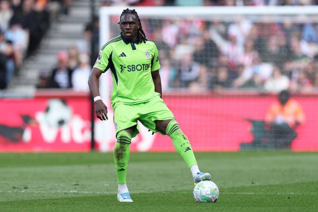 Brentford v Fulham - Premier League Calvin Bassey of Fulham controls the ball during the Premier League match between Brentford and Fulham at the Gtech Community Stadium in Brentford, United Kingdom, on April 18, 2026. Brentford Greater London United Kingdom  Copyright: xMIxNewsx originalFilename:fletcher-brentfor260418_npRUh.jpg