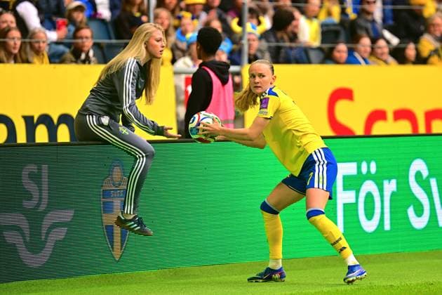Strawberry Arena SOLNA, SWEDEN - APRIL 18: Matilda Vinberg of Sweden stressed to get the ball during the World Cup 2027 qualifier match between Sweden and Serbia at Strawberry Arena on April 18, 2026 in Solna, Sweden. (Peter Sonander SPP) Copyright: xPeterxSonander SPPx Sportspressphoto_SPR132155