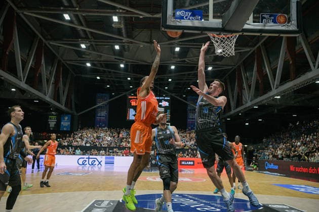 easyCredit Basketball Bundesliga, Matchday 30, Niners Chemnitz Science City Jena 18 04 2026 from 16 00 h Chemnitz, Chemnitz Arena In the photo Kevin Yebo 0 ,Joe Wieskamp 10 easyCredit Basketball Bundesliga, Matchday 30, Niners Chemnitz Science City Jena Chemnitz Saxony Germany Copyright: xEHLxMedia MichelxKöhlerx 202602003-Niners Chemnitz-Science City Jena_058