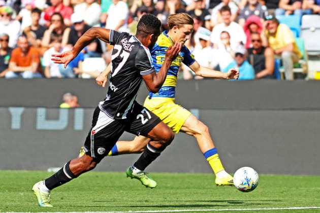 Parma™s Jacob Ondrejka fights for the ball with Udinese™s Christian Kabasele during the Serie A soccer match between Udinese and Parma at the Bluenergy Stadium in Udine, north east Italy - Saturday, April 18,2026 - soccer  Copyright: xAndreaxBressanutti LaPressex