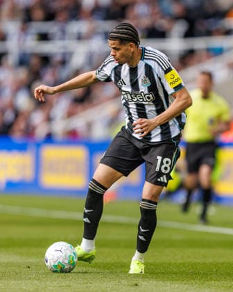18th April 2026; St James Park, Newcastle, England; Premier League Football, Newcastle United versus Bournemouth; William Osula of Newcastle United in action on the ball WMxSportsxMedia