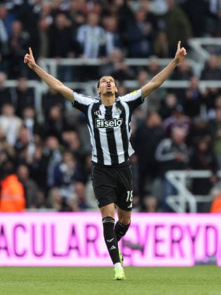 Newcastle Upon Tyne, England, 18th April 2026. Will Osula of Newcastle United celebrates scoring during the Newcastle United vs AFC Bournemouth Premier League match at St. James Park, Newcastle Upon Tyne. Picture credit should read: Nigel Roddis Sportimage EDITORIAL USE ONLY. No use with unauthorised audio, video, data, fixture lists, club league logos or live services. Online in-match use limited to 120 images, no video emulation. No use in betting, games or single club league player publications. SPI_034_NR_NEWC_BOUR SPI-4699-0033