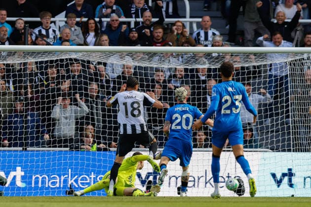 Newcastle United v AFC Bournemouth, Premier League William Osula of Newcastle United scores his sides first goal of the match 1-1 during the Newcastle United v AFC Bournemouth Premier League match at St. James Park, Newcastle Upon Tyne, England on 18 April 2026 Credit: Craig Cowan Every Second Media Editorial use only. All images are copyright Every Second Media Limited. No images may be reproduced without prior permission. All rights reserved. Premier League and Football League images are subject to licensing agreements with Football DataCo Limited. see https: www.football-dataco.com Copyright: xIMAGO EveryxSecondxMediax ESM-1918-0093 CraigxCowanx xEveryxSecondxMediax