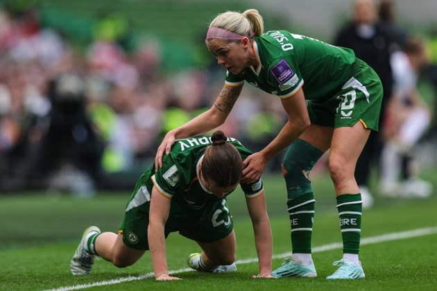 2027 FIFA Women s World Cup Qualifier, Aviva Stadium, Dublin 18 4 2026 Republic of Ireland vs Poland Ireland s Denise O Sullivan helps up Emily Murphy Denise O Sullivan helps up Emily Murphy 18 4 2026  Copyright: x INPHO RyanxByrnex RB1_8405