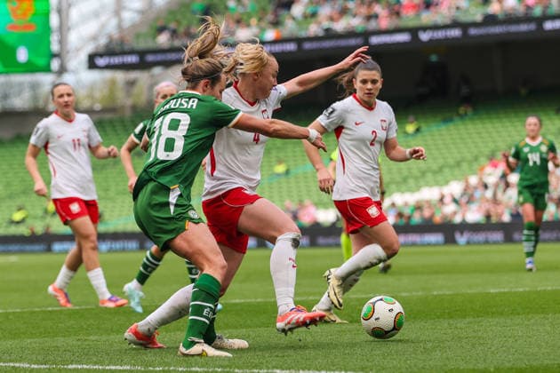 2027 FIFA Women s World Cup Qualifier, Aviva Stadium, Dublin 18 4 2026 Republic of Ireland vs Poland Ireland s Kyra Carusa with Poland s Paulina Dudek Kyra Carusa with Paulina Dudek 18 4 2026  Copyright: x INPHO RyanxByrnex RB2_7208