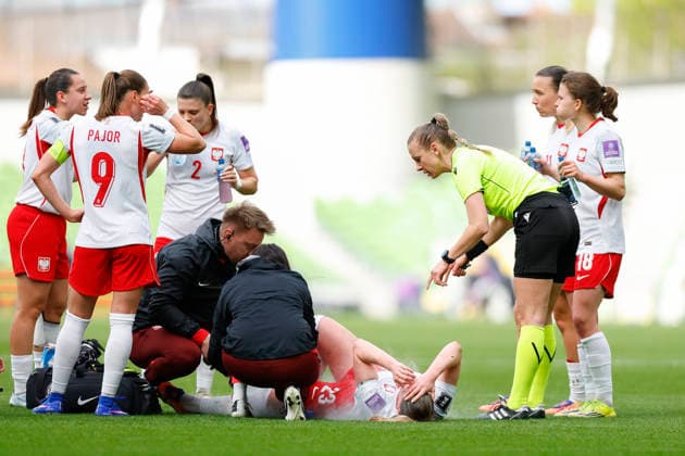 18th April 2026; Aviva Stadium, Dublin, Ireland; 2026 Womens World Cup Qualifier Football, Republic of Ireland versus Poland; Adriana Achci& x144;ska of Poland receives medical assistance for an injury PeterxFitzpatrick