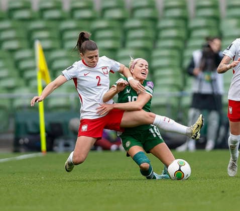 18th April 2026; Aviva Stadium, Dublin, Ireland; 2026 Womens World Cup Qualifier Football, Republic of Ireland versus Poland; Martyna Wiankowska of Poland challenges Denise O Sullivan of Ireland PeterxFitzpatrick