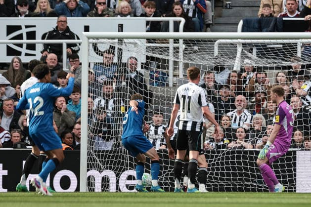 Premier League: Newcastle Untied v Bournemouth Adrien Truffert of Bournemouth scores to make it 1-2 during the Premier League match Newcastle Untied vs Bournemouth at St. James s Park, Newcastle, United Kingdom on 18 April 2026 (Photo by Mark Cosgrove News Images) Newcastle St. James s Park Tyne and Wear United Kingdom Copyright: xMarkxCosgrove NewsxImagesx