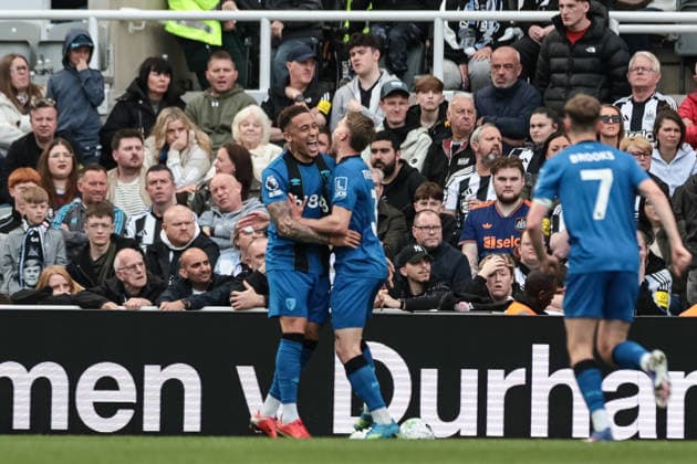 Premier League: Newcastle Untied v Bournemouth Adrien Truffert of Bournemouth celebrates his goal to make it 1-2 during the Premier League match Newcastle Untied vs Bournemouth at St. James s Park, Newcastle, United Kingdom on 18 April 2026 (Photo by Mark Cosgrove News Images) Newcastle St. James s Park Tyne and Wear United Kingdom Copyright: xMarkxCosgrove NewsxImagesx
