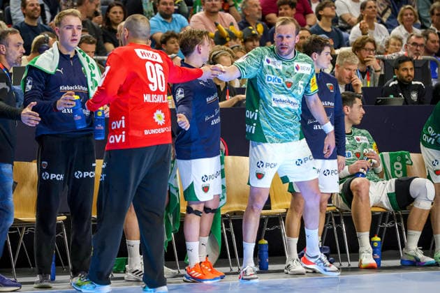 18 04 2026, xsscx, Handball, DHB Pokal Lidl Final4, TBV Lemgo Lippe Füchse Berlin, Saison 2025 2026 Herren, Lanxess Arena Max Darj Füchse Berlin 05 congratulates Dejan Milosavljev Füchse Berlin 96 after a hit throw Photo xSandraxScherningxPressefotoKochx Nordrhein Westfalen Germany