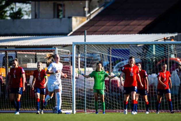 260418 Goalkeeper Cecilie Fiskerstrand of Norway looks dejected after 1 1 during the FIFA Women s World Cup Qualifier football match between Slovenia and Norway on April 18, 2026 in Ptuj Photo Marius Simensen BILDBYRAN COP 238 MM0066 bbeng dam depp fifa world cup qualifiers football fotball landskamp norge norway slovenia slovenien soccer vm kvalik vm kvalifisering kvinner  Copyright: MARIUSxSIMENSEN BB260418BB945