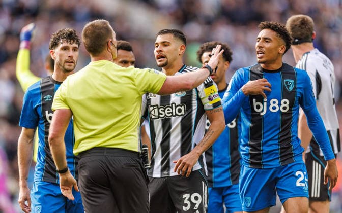 18th April 2026; St James Park, Newcastle, England; Premier League Football, Newcastle United versus Bournemouth; Tempers flare between the teams as players await the VAR goal decision for Newcastle s equalising goal WMxSportsxMedia