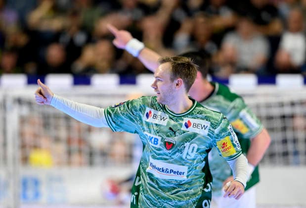 Mathias GIDSEL B thumbs up, gesture, semi-final, TBV Lemgo Lippe Füchse Berlin, on 18 04 2026 Handball DHB Pokal Final4, from 18 04 19 04 2026 in Cologne Germany Lanxess Arena
