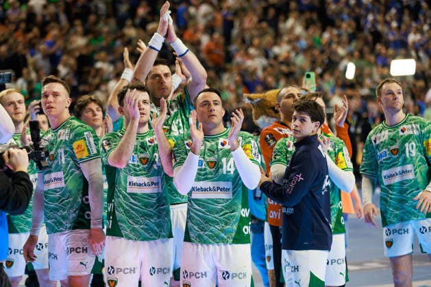 The players of the Fuechse Berlin celebrate their entry into the final, GER, TBV Lemgo Lippe vs Fuechse Berlin, Handball, DHB Pokal, Semi-final, Season 2025 2026, 18 04 2026, GER, TBV Lemgo Lippe vs Fuechse Berlin, Handball, DHB Pokal, Semi-final, Season 2025 2026, 18 04 2026, Cologne Copyright: xEibnerxPressefoto OliverxSchmidtx EP_OST