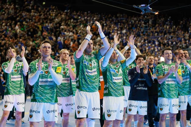 The players of the Fuechse Berlin celebrate their entry into the final, GER, TBV Lemgo Lippe vs Fuechse Berlin, Handball, DHB Pokal, Semi-final, Season 2025 2026, 18 04 2026, GER, TBV Lemgo Lippe vs Fuechse Berlin, Handball, DHB Pokal, Semi-final, Season 2025 2026, 18 04 2026, Cologne Copyright: xEibnerxPressefoto OliverxSchmidtx EP_OST
