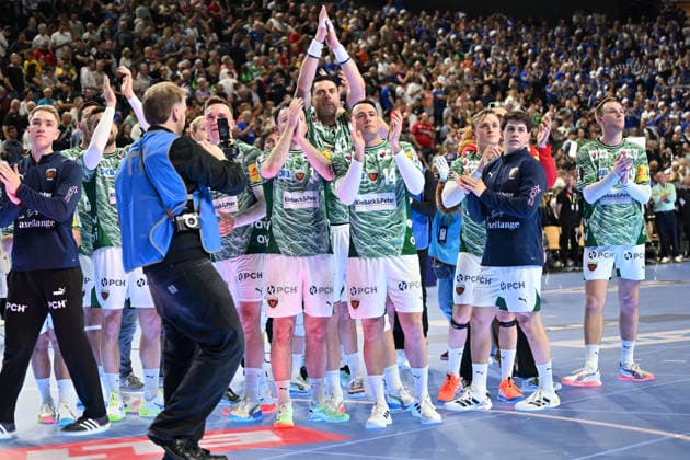 GER, Lanxess Arena Koeln, HBL, LIDL FINAL4, Men, 1 Semifinal TVB Lemgo Lippe vs Fuechse Berlin 18 04 2026, Lanxess Arena , Koeln , GER, Lanxess Arena Koeln, HBL, LIDL FINAL4, Men, 1 Semifinal TVB Lemgo Lippe vs Fuechse Berlin, in the picture after the game the Berliners are happy about the victory nordphotoxGmbHx xMeuter nph00351
