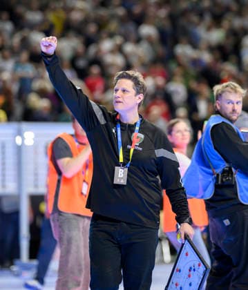 Final cheer Füchse Berlin, coach Nicolej Krickau B semi-final, TBV Lemgo Lippe Füchse Berlin, on 18 04 2026 Handball DHB Pokal Final4, from 18 04 19 04 2026 in Cologne Germany Lanxess Arena