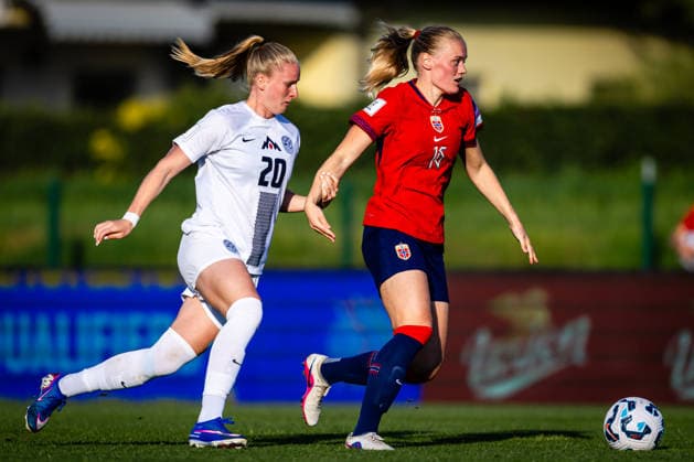 260418 Zara KramÅ¾ar of Slovenia and Mathilde Harviken of Norway during the FIFA Women s World Cup Qualifier football match between Slovenia and Norway on April 18, 2026 in Ptuj Photo Marius Simensen BILDBYRAN COP 238 MM0066 bbeng dam fifa world cup qualifiers football fotball landskamp norge norway slovenia slovenien soccer vm kvalik vm kvalifisering kvinner  Copyright: MARIUSxSIMENSEN BB260418ZX004