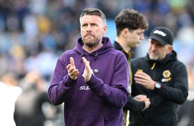 Manager Rob Edwards of Wolverhampton Wanderers looks dejected at the end of the game Leeds United v Wolverhampton Wanderers, Premier League, Football, Elland Road, Leeds, UK - 18 Apr 2026Leeds Elland Road United Kingdom EDITORIAL USE ONLY No use with unauthorised audio, video, data, fixture lists, club league logos or live services. Online in-match use limited to 120 images, no video emulation. No use in betting, games or single club league player publications. Copyright: xGreigxCowie Shutterstockx 16832140au