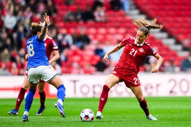 Womens international Denmark vs Italy 18 04 2026 18 ITA Arianna Caruso, 21 DEN Mille Gejl Womens international Denmark vs Italy 18 04 2026 Kobenhavn, Denmark 18 April, 2026 UK Women™s European Qualifiers Denmark vs Italy Women Kobenhavn Parken Denmark Copyright: xMichaelxBarrettxBoesenx