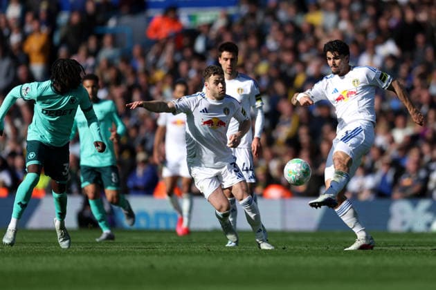 Leeds, England, 18th April 2026. Pascal Struijk of Leeds United passes the ball during the Leeds United vs Wolverhampton Wanderers Premier League match at Elland Road, Leeds. Picture credit should read: Jessica Hornby Sportimage EDITORIAL USE ONLY. No use with unauthorised audio, video, data, fixture lists, club league logos or live services. Online in-match use limited to 120 images, no video emulation. No use in betting, games or single club league player publications. SPI_064_JH_LEEDS_UNITED_WOLVES SPI-4700-0064