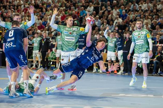Hendrik Wagner, back court TBV Lemgo Lippe 28 , Mathias Gidsel, back court, Fuechse Berlin 19 , TBV Lemgo Lippe vs Fuechse Berlin, DHB Pokal Maenner, Herren, 5 Spieltag, Halbfinale, Daikin HBL, Lidl Final 4, 18 04 2026 Köln NRW Germany Copyright: xkolbert-press MartinxWdziecznyx