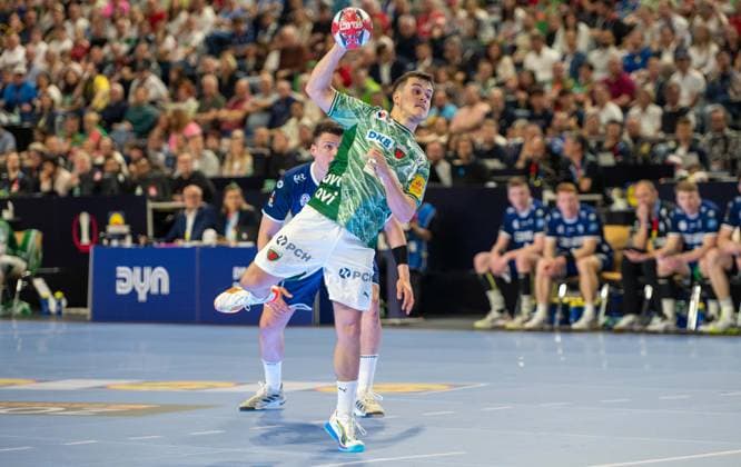 Tim Freihoefer, Outside, Fuechse Berlin 20 , TBV Lemgo Lippe vs Fuechse Berlin, DHB Pokal Maenner, Herren, 5 Spieltag, Halbfinale, Daikin HBL, Lidl Final 4, 18 04 2026 Köln NRW Germany Copyright: xkolbert-press MartinxWdziecznyx