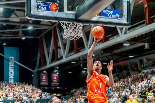 Chemnitz, Germany 18 April 2026 1 BBL 2025 2026 Sp 30 Niners Chemnitz vs Science City Jena In the picture Kevin Yebo 99 with a dunking Copyright: xFotostandx xNachtigallx
