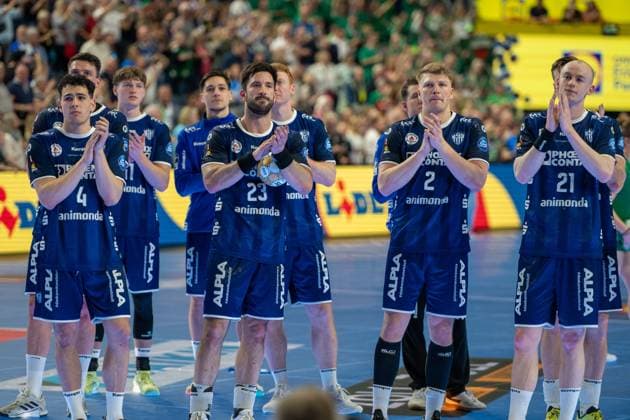 The team after the defeat, TBV Lemgo Lippe vs Fuechse Berlin, DHB Pokal Maenner, Herren, 5 Spieltag, Halbfinale, Daikin HBL, Lidl Final 4, 18 04 2026 Köln NRW Germany Copyright: xkolbert-press MartinxWdziecznyx