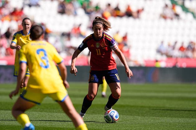 April 18, 2026, Cordoba, Cordoba, Spain: Alexia Putellas of Spain controls the ball during the European WomenÃ¢â‚¬â ¢s qualifiers for the FIFA WomenÃ¢â‚¬â ¢s World Cup 2027, League Phase MD4, football match played between Spain and Ukraine at Bahrain Victorious Nuevo Arcangel stadium on April 18, 2026, in Cordoba, Spain. Cordoba Spain - ZUMAa181 20260418_zaa_a181_119 Copyright: xDennisxAgyemanx