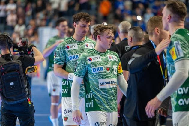 The team after the victory, TBV Lemgo Lippe vs Fuechse Berlin, DHB Pokal Maenner, Herren, 5 Spieltag, Halbfinale, Daikin HBL, Lidl Final 4, 18 04 2026 Köln NRW Germany Copyright: xkolbert-press MartinxWdziecznyx