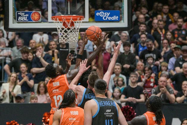 easyCredit Basketball Bundesliga, Matchday 30, Niners Chemnitz Science City Jena 18 04 2026 from 16 00 h Chemnitz, Chemnitz Arena In the photo Amadou Sow 12 , Kevin Yebo 0 , Alex Herrera 41 , Aher Uguak 1 easyCredit Basketball Bundesliga, Matchday 30, Niners Chemnitz Science City Jena Chemnitz Saxony Germany Copyright: xEHLxMedia MichelxKöhlerx 202602003-Niners Chemnitz-Science City Jena_095