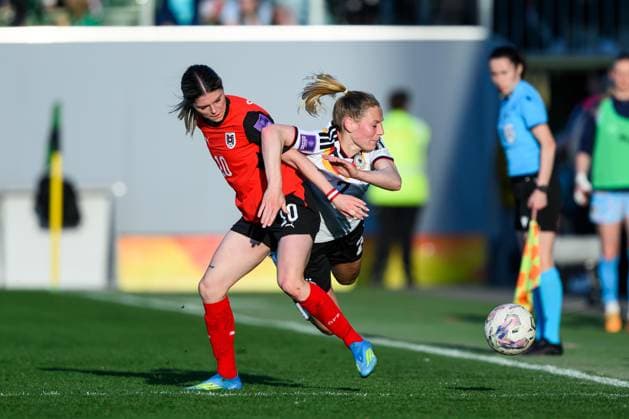 WOMEN SOCCER - FIFA World Cup, WM, Weltmeisterschaft, Fussball 2027, quali, AUT vs GER RIED,AUSTRIA,18.APR.26 - WOMEN SOCCER - FIFA Women s World Cup 2027, european qualifiers, OEFB international match, Länderspiel, Nationalmannschaft Austria vs Germany. Image shows Eileen Campbell (AUT) and Sarai Linder (GER). GEPAxpictures xChristianxMoser