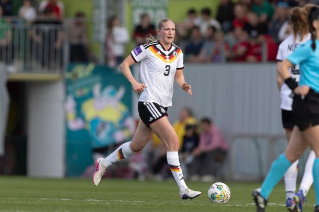 AUT, Ried im Innkreis, Fußball, Frauen WM Qualifikation, 4 Spieltag, Oesterreich vs Deutschland im Bild v l Camilla Kuever Germany 03 , Aktion mit Ball 18 04 2026, BWT X Oberoesterreichische Arena Ried im Innkreis UEFA REGULATIONS PROHIBIT ANY USE OF PHOTOGRAPHS AS IMAGE SEQUENCES AND OR QUASI VIDEO, Copyright: HMBxMedia PaulxFritz