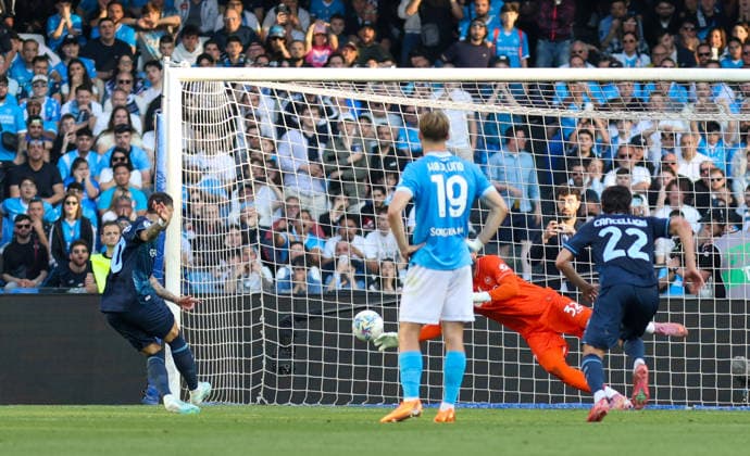 Serie A football match - Napoli vs. Lazio 2025 26 Mattia Zaccagni of SS Lazio - Vanja Milikovic-Savic of SSC Napoli During the football match on April 18, 2026, valid for the Italian Serie A - 2025 26 championship in Naples at the Stadio Diego Armando Maradona between SSC Napoli and AC Lazio. Pictured: NAPOLI stadio Diego Armando Maradona CAMPANIA ITALIA Copyright: xFABIOxSASSOxFabioxSassox Napoli Lazio2026_04_18Fabio Sasso9649