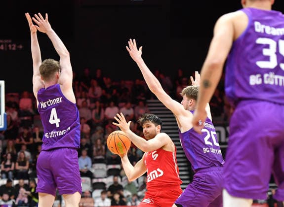 18 04 2026 Basketball Season 2025 2026 2 Bundesliga Pro A 12 Matchday Nuremberg Falcons Basketball Club NBC BG Göttingen OGo xogox Daniel Kirchner 4, BG Göttingen Tim Köpple Koepple 5, Nuremberg Falcons BC NBC